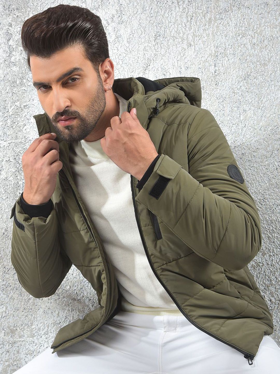 Crimsoune Club Men Hooded Solid Lightweight Puffer Jacket-picture-15