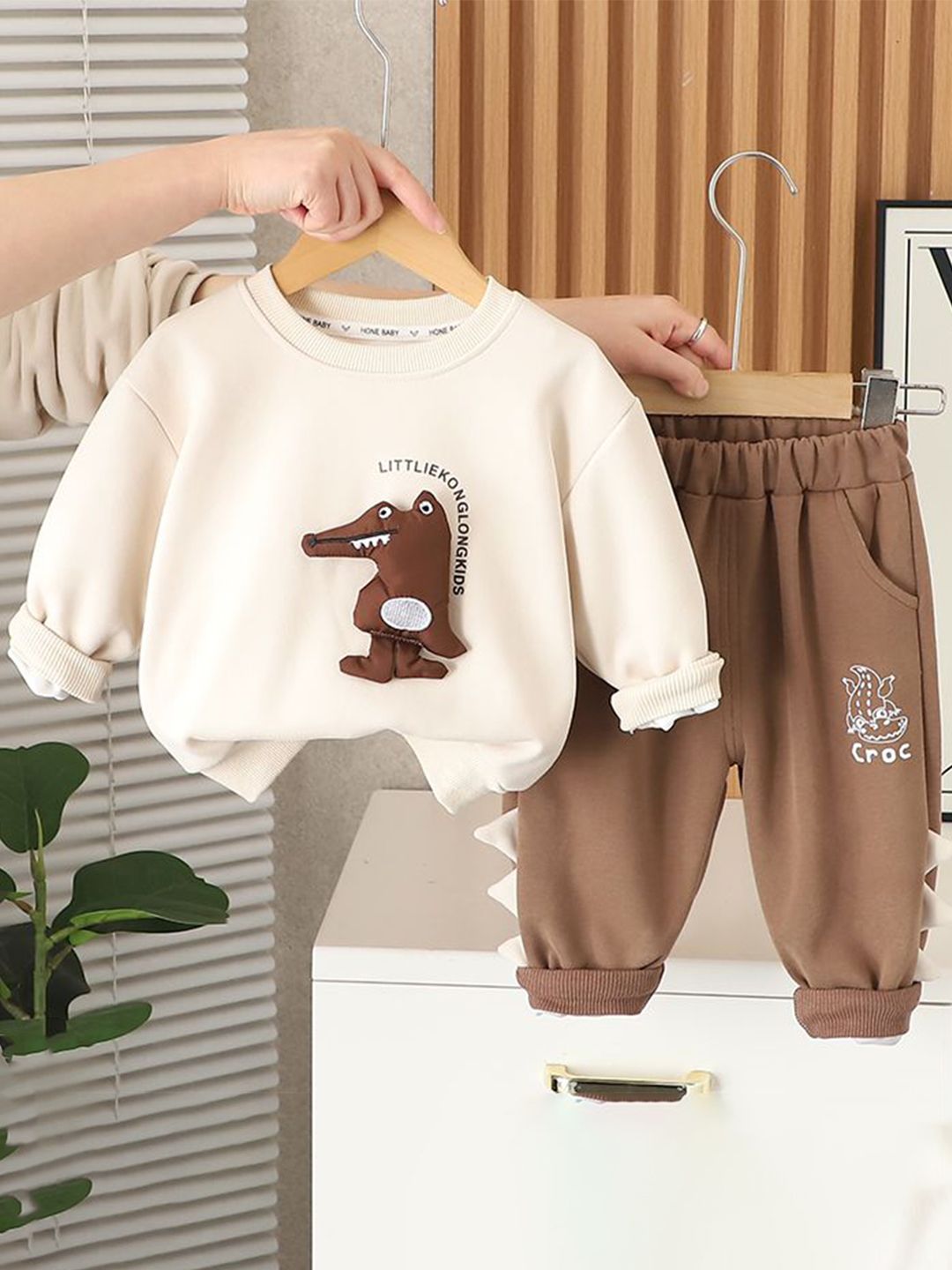 StyleCast x Revolte Boys Animal Printed Sweatshirt and Joggers Clothing Set-picture-58