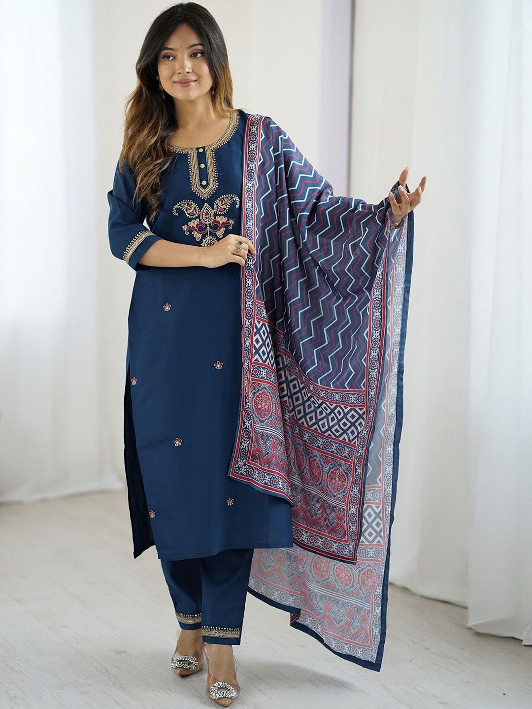 Lilots Women Ethnic Motifs Embroidered Thread Work Kurta & Trousers With Dupatta-picture-27