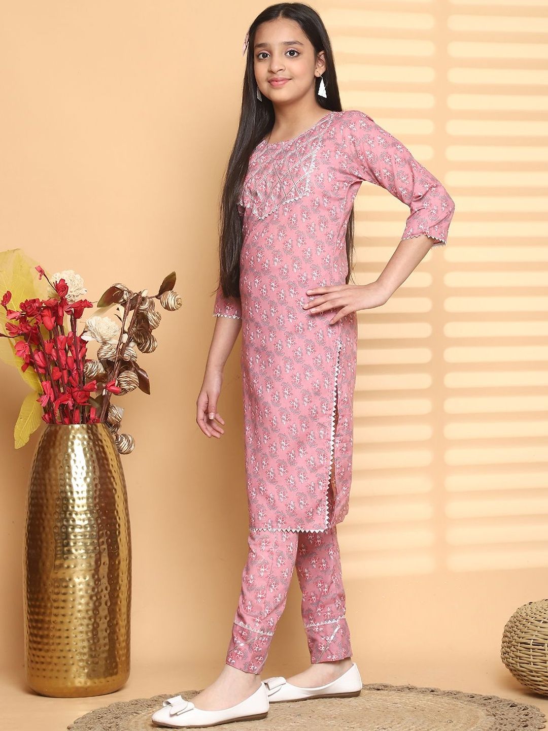 Vetrokart Girls Floral Printed Kurta with Trousers-picture-37