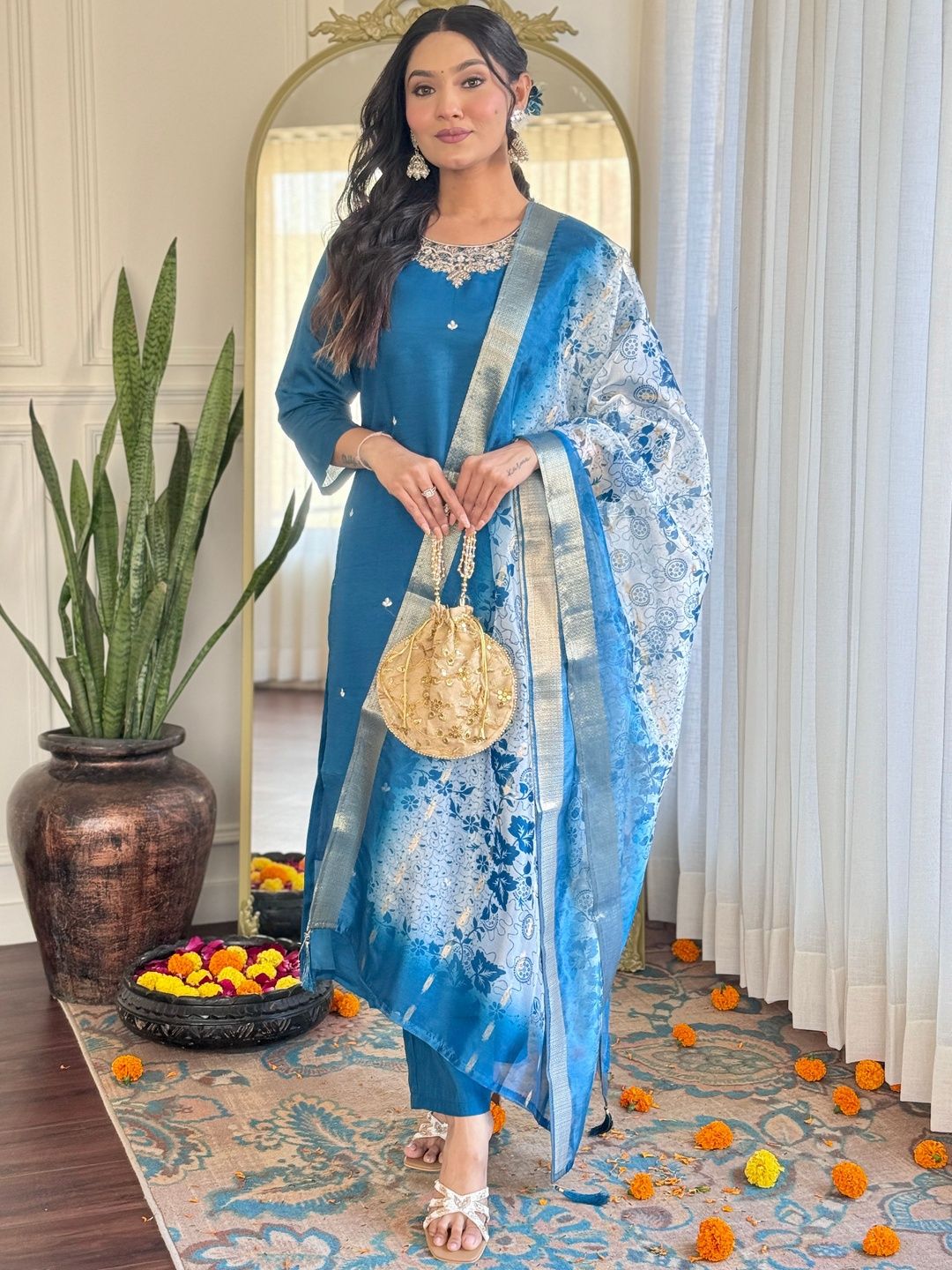 AG TEXTILE Women Ethnic Motifs Embroidered Thread Work Kurta with Palazzos & Dupatta-image-3