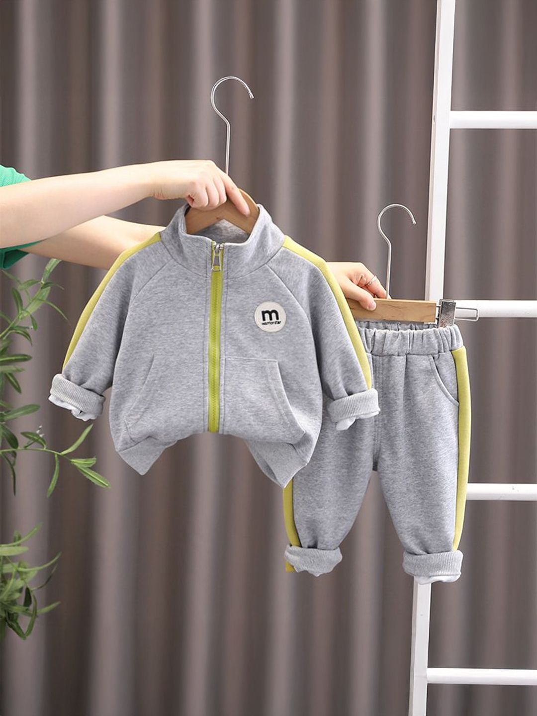 StyleCast x Revolte Boys Solid Sweatshirt and Joggers Clothing Set-picture-54