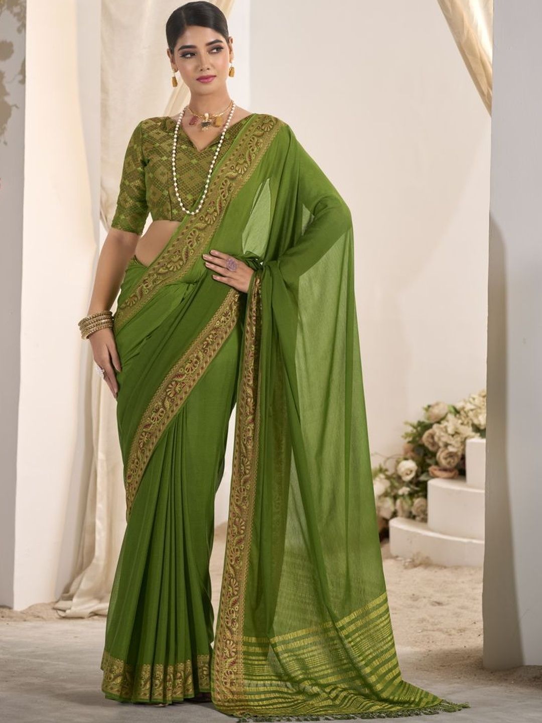 HERE&NOW Floral Embellished Embroidered Saree With Unstiched Blouse Piece-picture-11