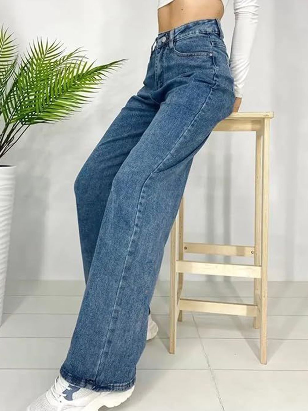 R.Code by The Roadster Life Co. Women Boyfriend Fit High-Rise Light Fade Stretchable Jean-image-18