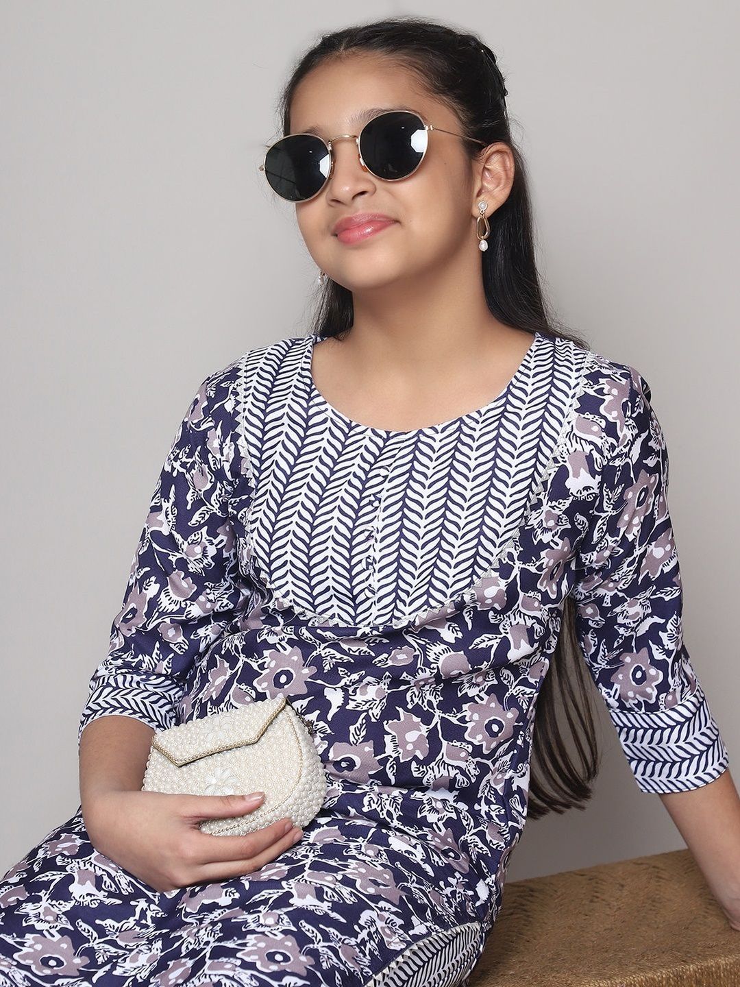 Vetrokart Girls Floral Printed Kurta with Trousers-picture-13