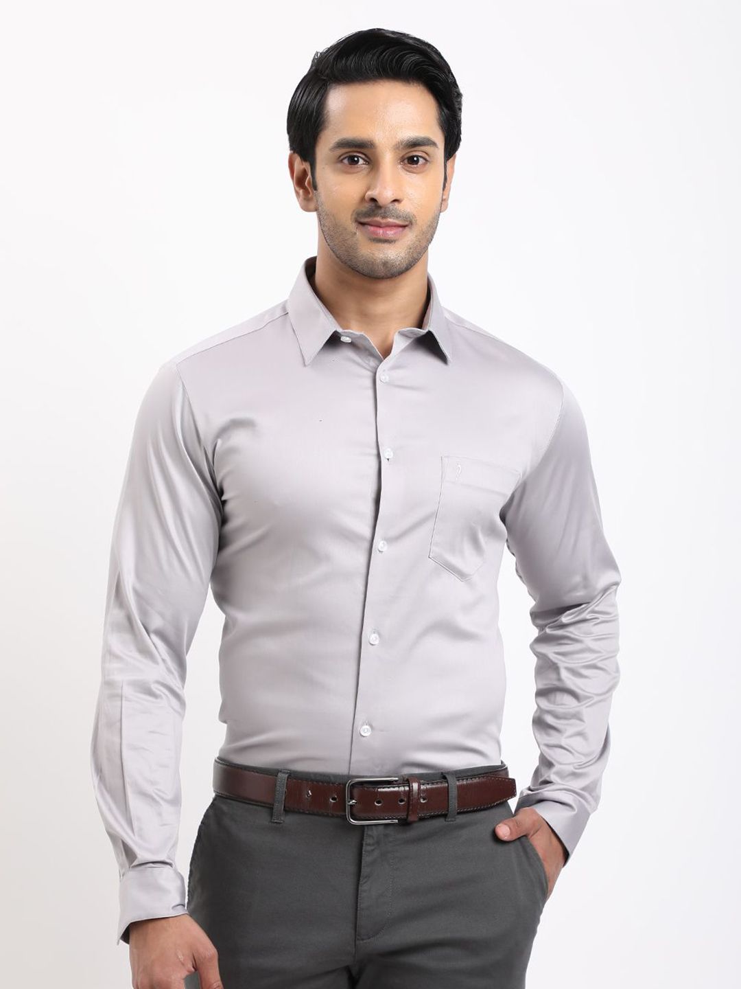 Indian Terrain Men Classic Fit Solid Spread Collar Formal Cotton Shirt-picture-25