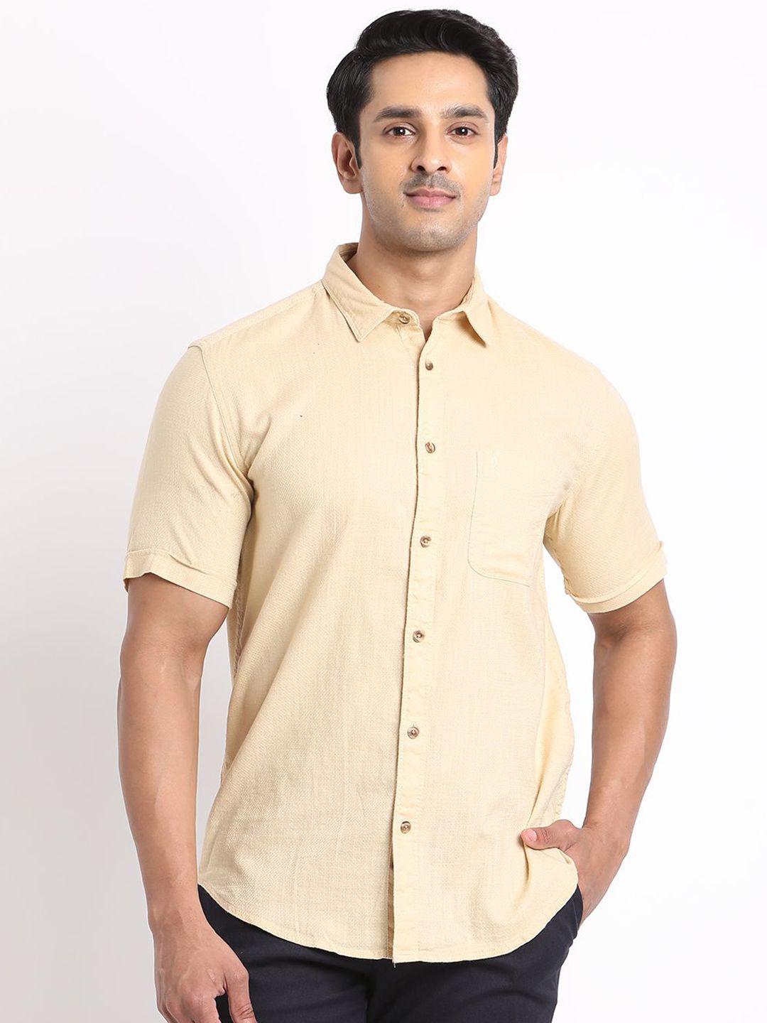 Indian Terrain Men Classic Fit Solid Spread Collar Pure Cotton Casual Shirt-picture-15