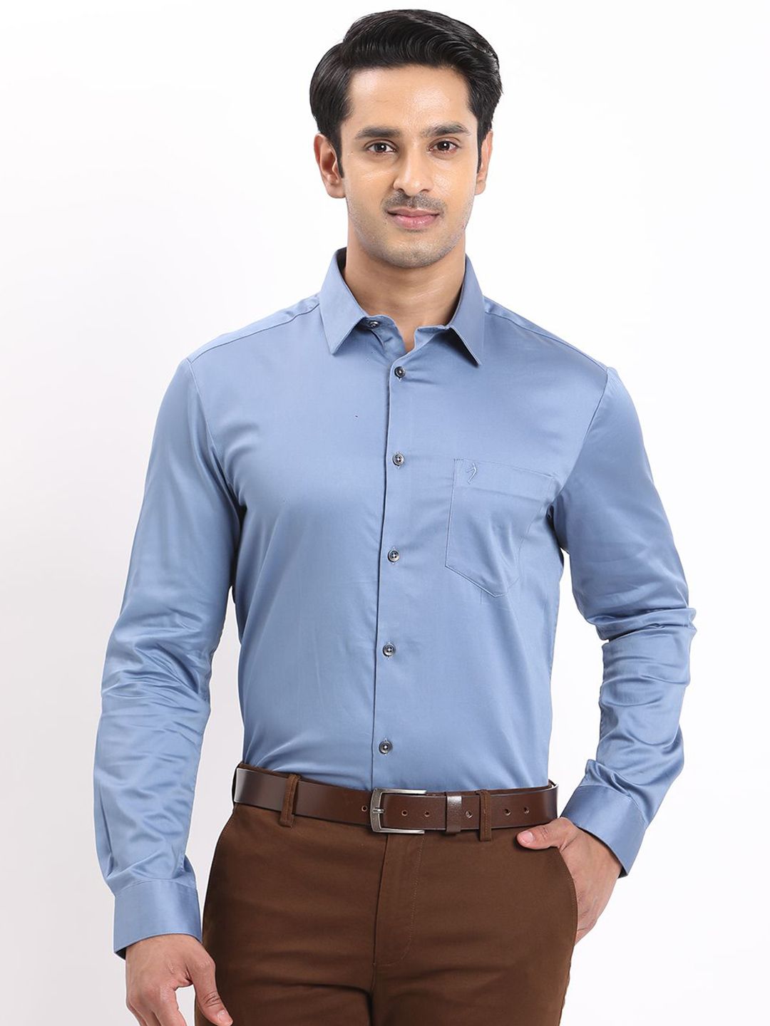 Indian Terrain Men Classic Fit Solid Spread Collar Formal Cotton Shirt-picture-27
