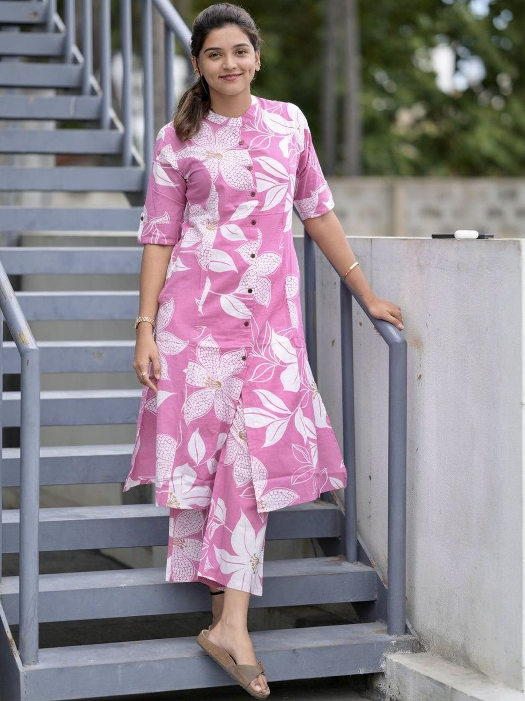 Vishishtah Women Floral Printed A-Line Kurta with Trouser-picture-12