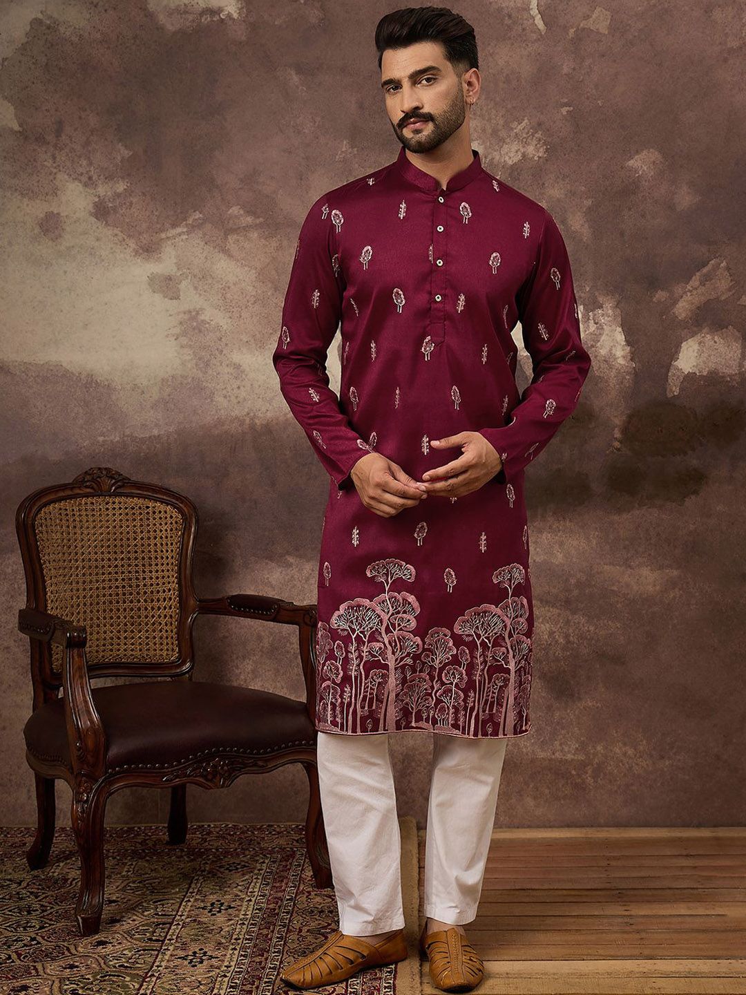 House of Pataudi Men Thread Work Embroidered Straight Kurta-image-42