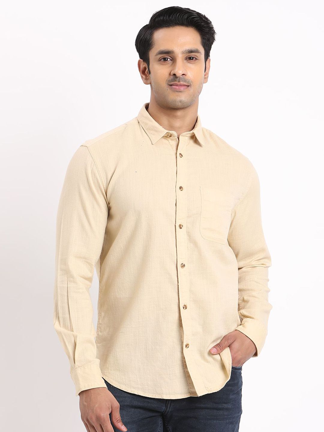 Indian Terrain Men Classic Fit Solid Spread Collar Pure Cotton Casual Shirt-picture-13
