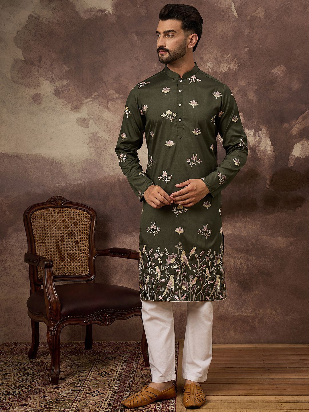 House of Pataudi Sequin Floral Embroidered Straight Kurta-picture-26