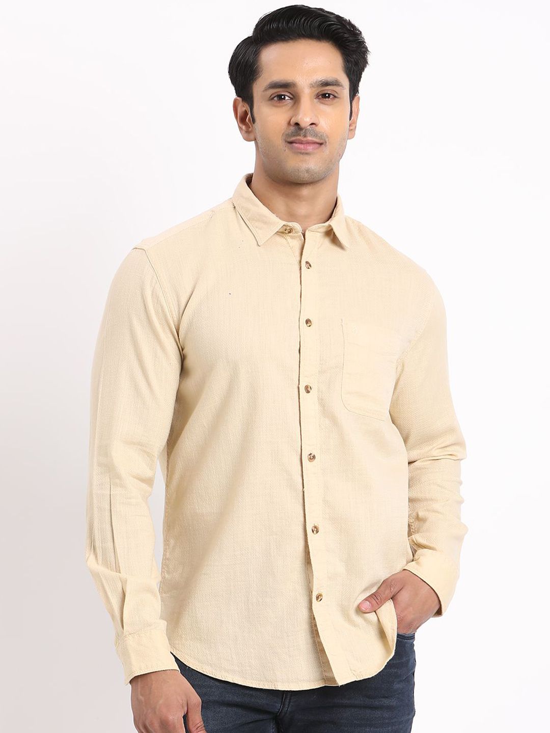 Indian Terrain Men Classic Fit Solid Spread Collar Pure Cotton Casual Shirt-picture-14