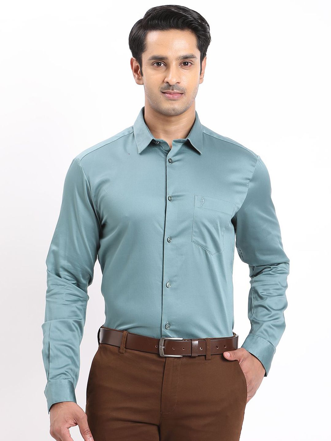 Indian Terrain Men Classic Fit Solid Spread Collar Formal Cotton Shirt-picture-21