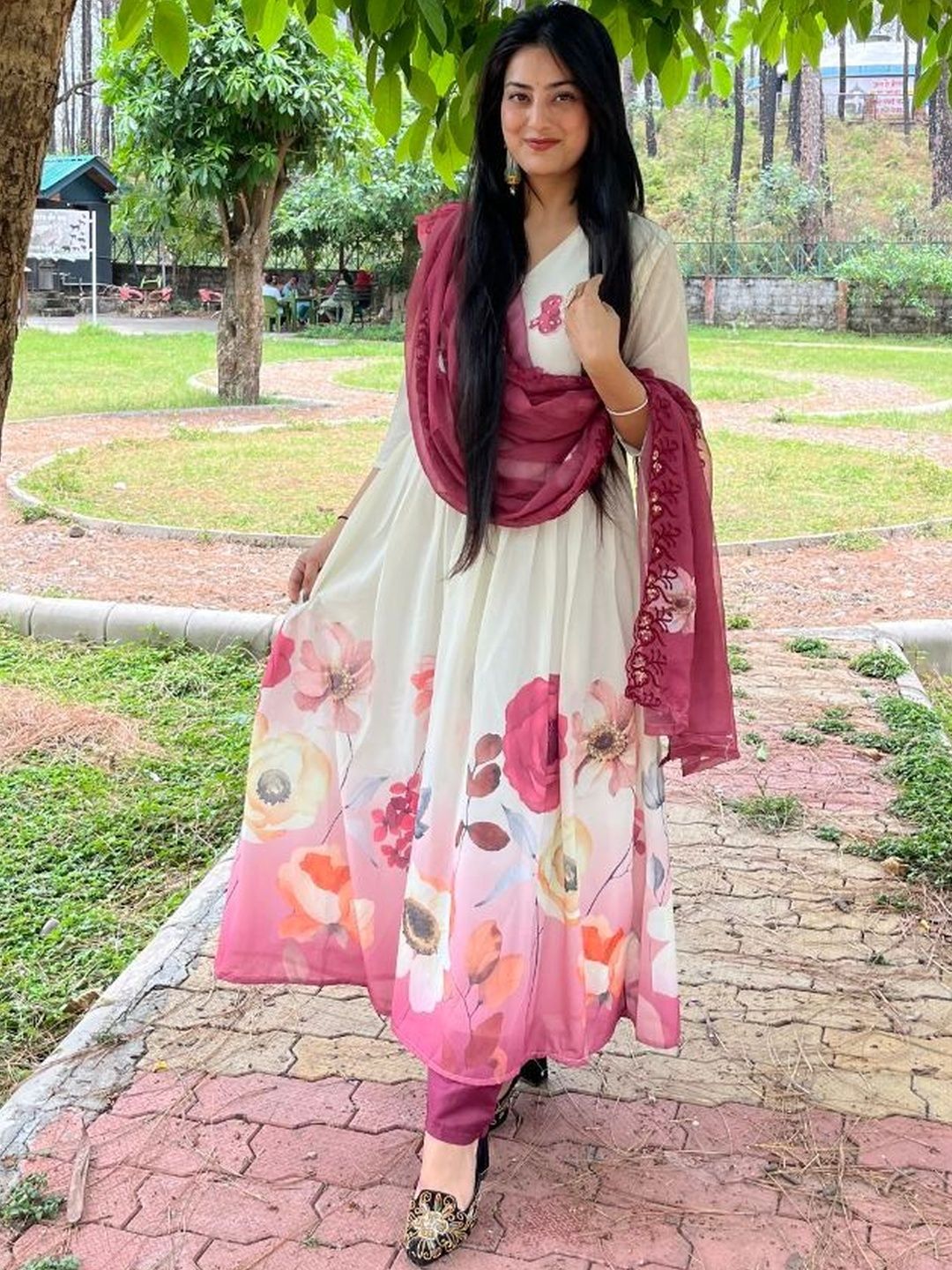 DIVASTRI Women Floral Printed Panelled Silk Chiffon Kurta with Churidar & With Dupatta-image-11
