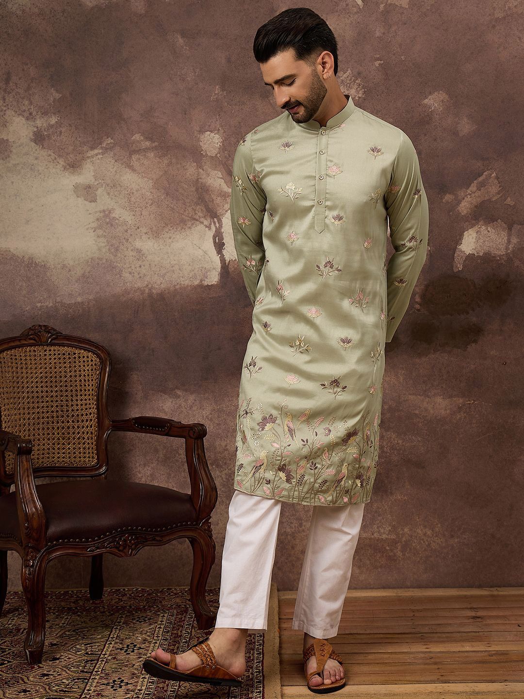 House of Pataudi Floral Embroidered Sequinned Mandarin Collar Straight Kurta-picture-36