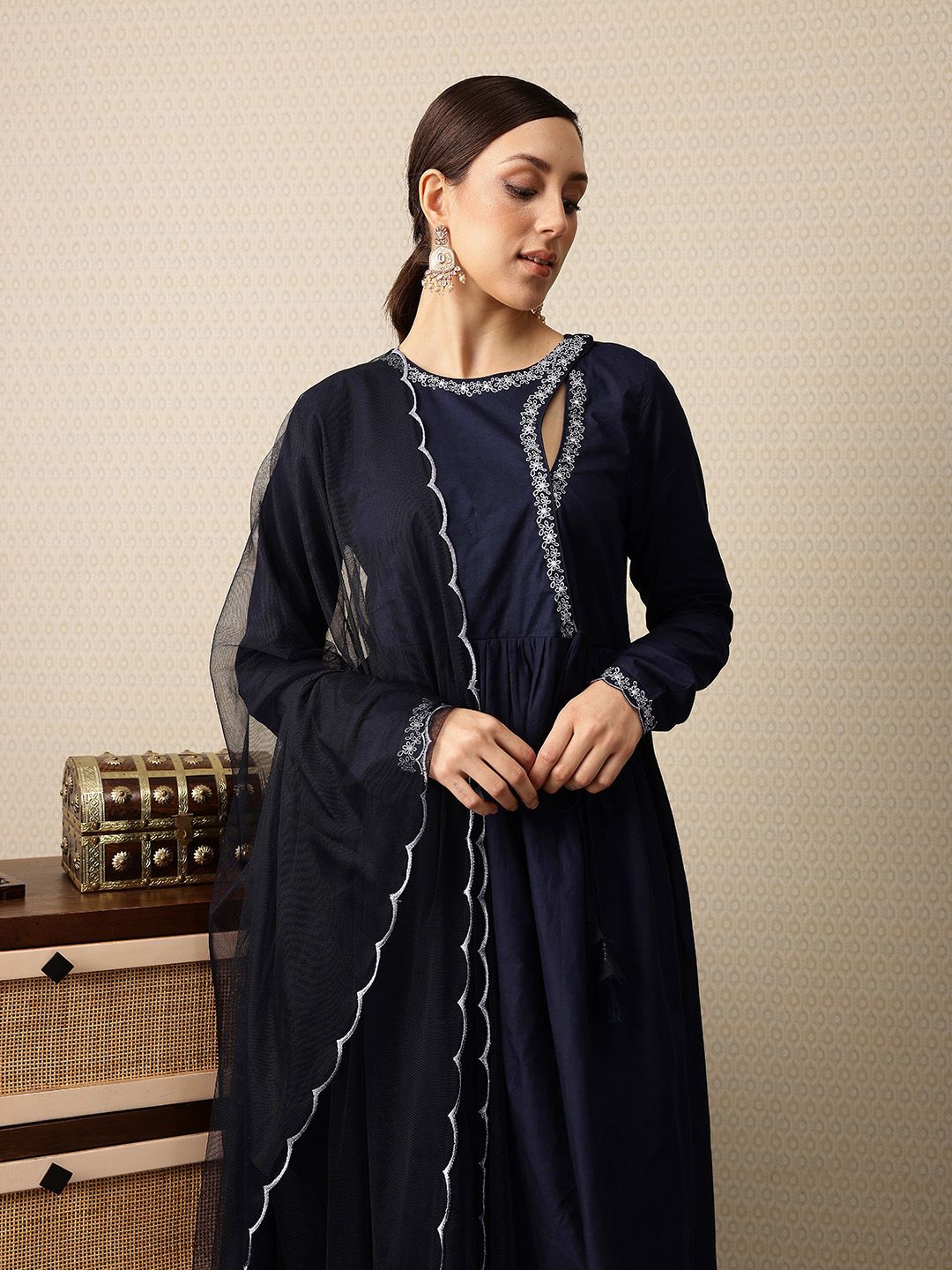 House of Pataudi Floral Embroidered Pure Cotton Jashn Kurta with Churidar & Dupatta-picture-15