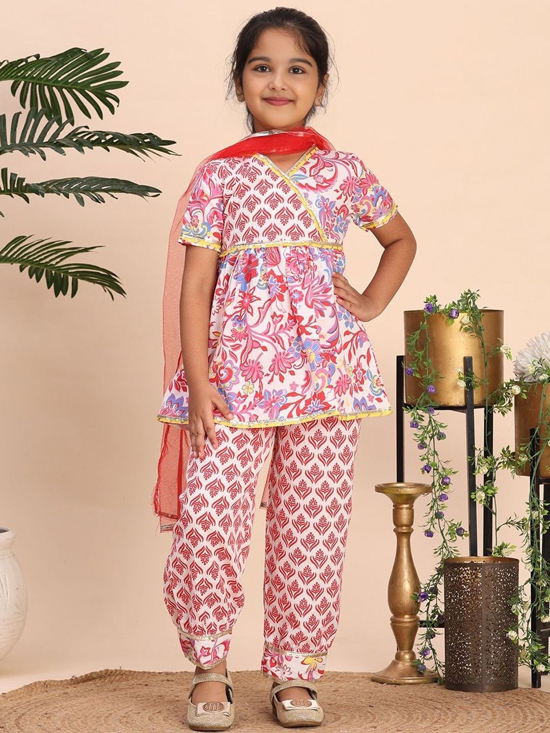 Cutiekins Girls Floral Printed V-Neck Gotta Patti Kurta With Salwar & Dupatta-picture-16