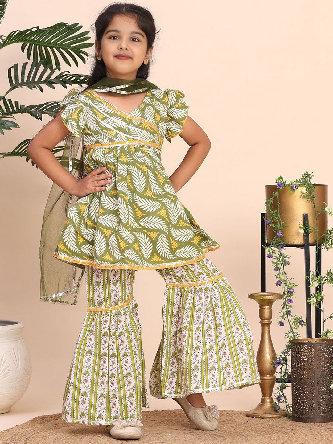 Cutiekins Girls Floral Printed V-Neck Gotta Patti Kurta With Sharara & Dupatta-picture-17