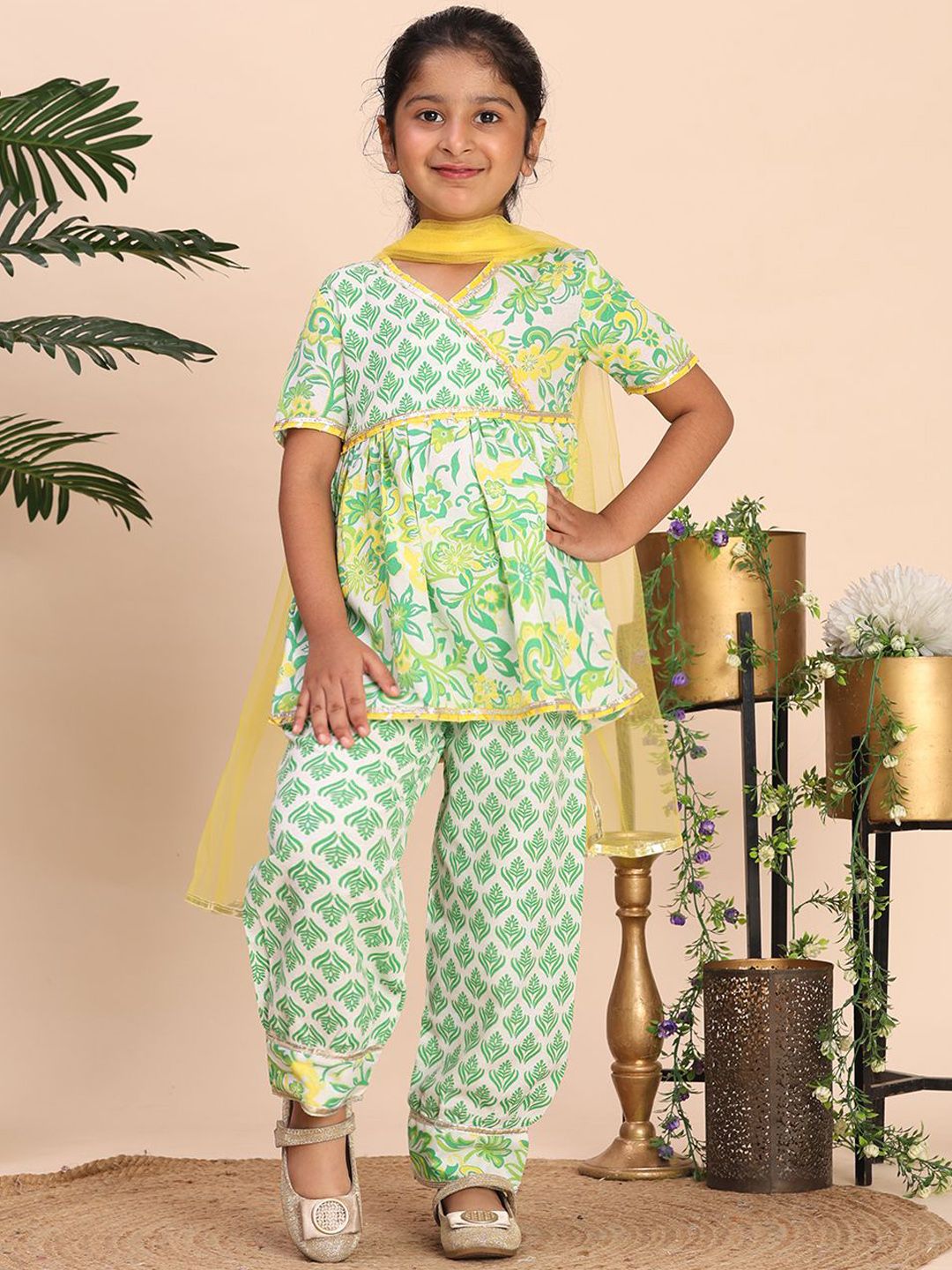 Cutiekins Girls Floral Printed V-Neck Gotta Patti Kurta With Salwar & Dupatta-picture-20