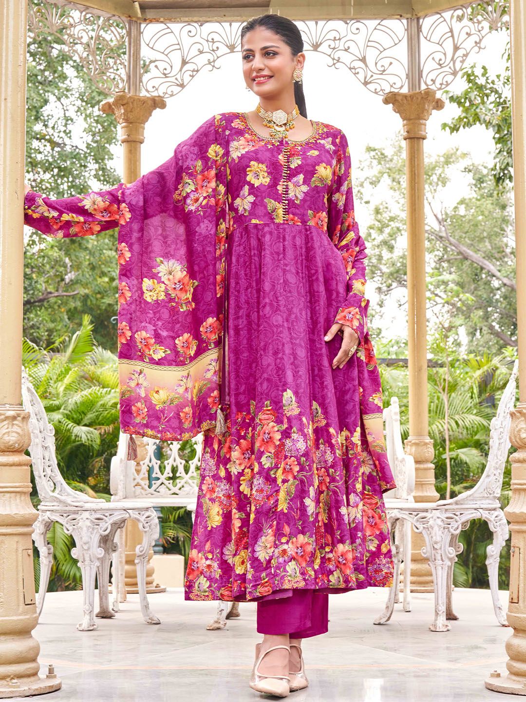 House of Pataudi Floral Printed Kurta With Trousers & Dupatta-picture-25