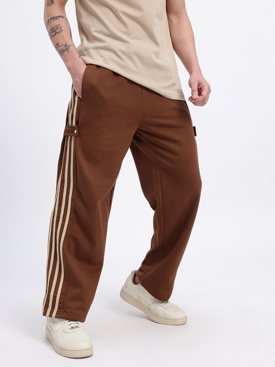 glitchez Men Relaxed Fit Side Stripe Tab Detail Track Pants-picture-13
