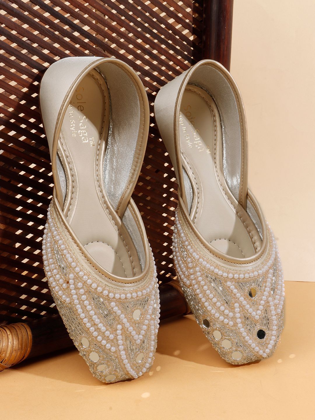 Sole Saga Women Embellished Ethnic Fashion Flats-picture-26