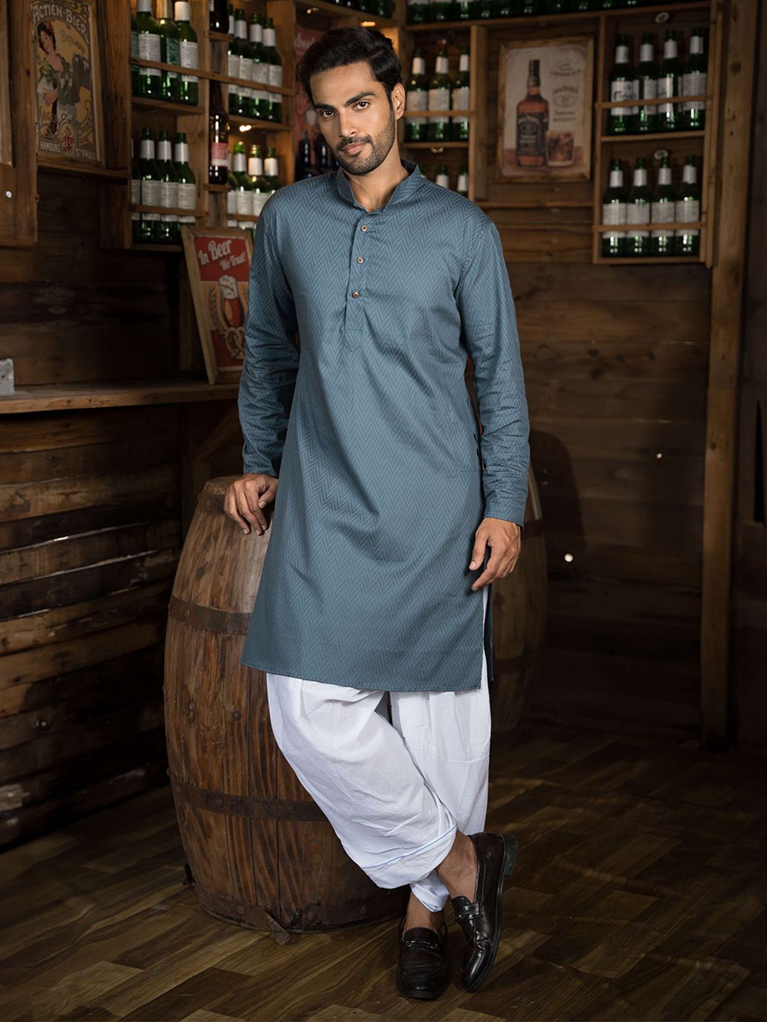 Shasak Men Chevron Printed Mandarin Collar Regular Long Sleeves Knee Length Straight Kurta-picture-17