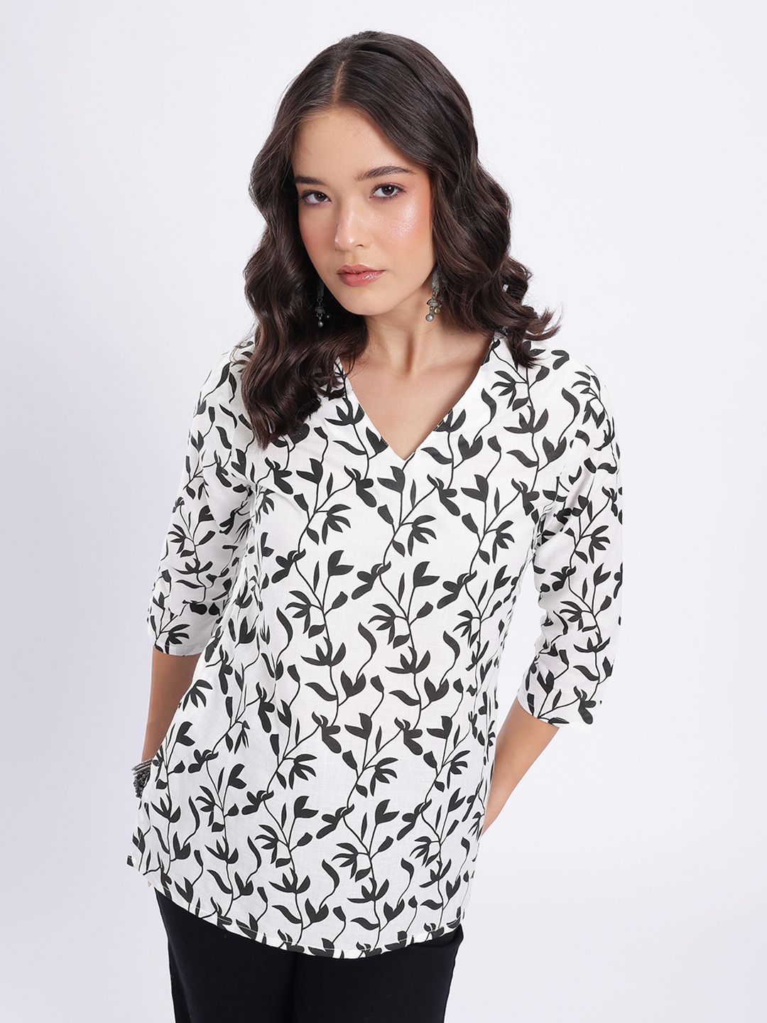Anouk Rustic Monochrome Tropical Printed V-Neck Straight Kurti-picture-53