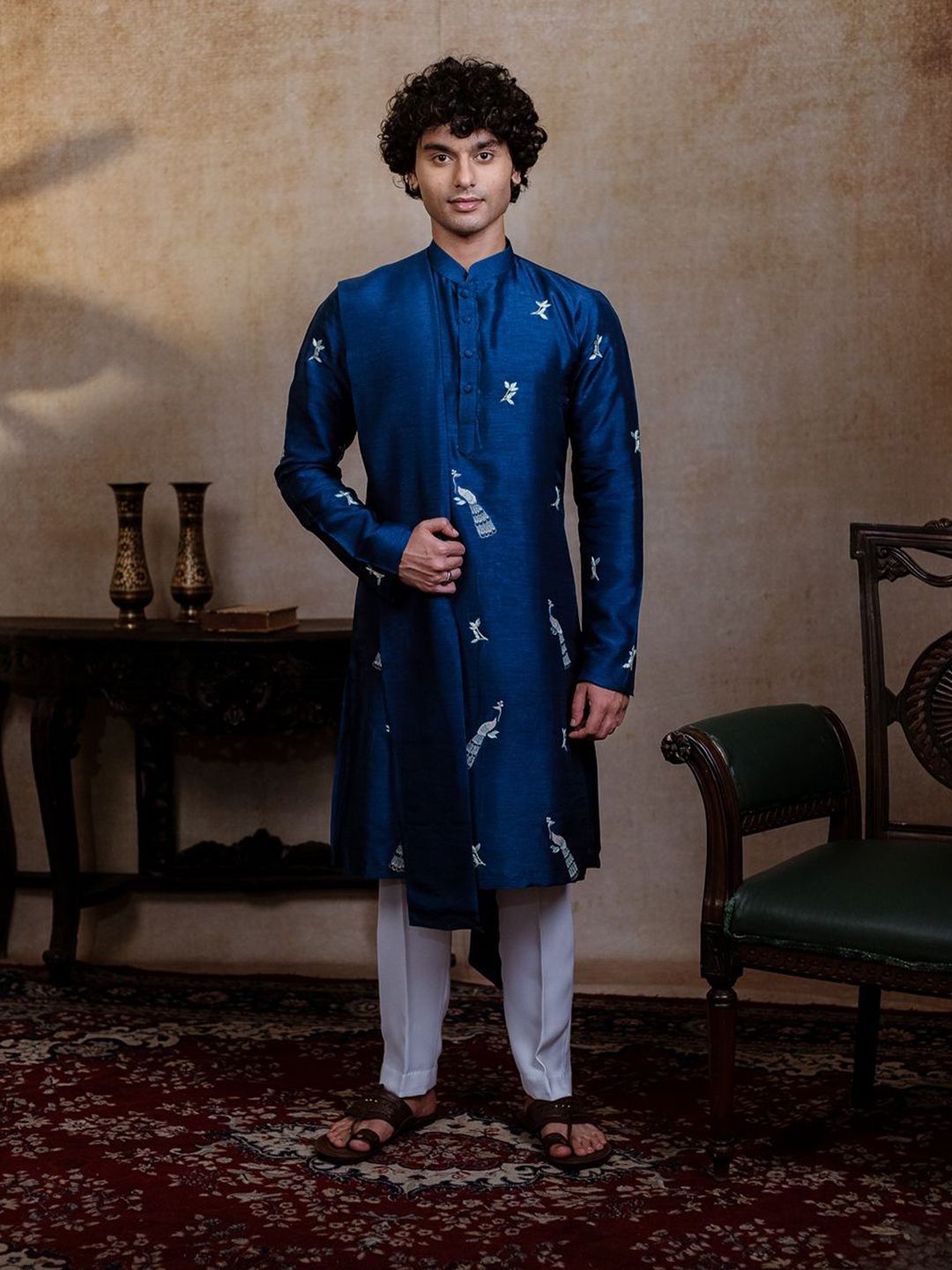 HILO DESIGN Ethnic Motifs Embroidered Mandarin Collar Straight Kurta With Dupatta-picture-32