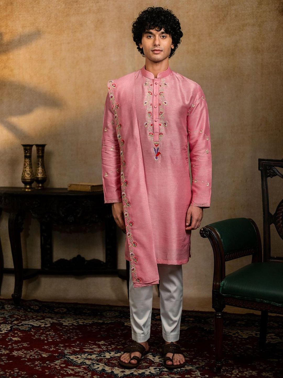 HILO DESIGN Men Floral Embroidered Festive Straight Kurta with Dupatta-picture-23