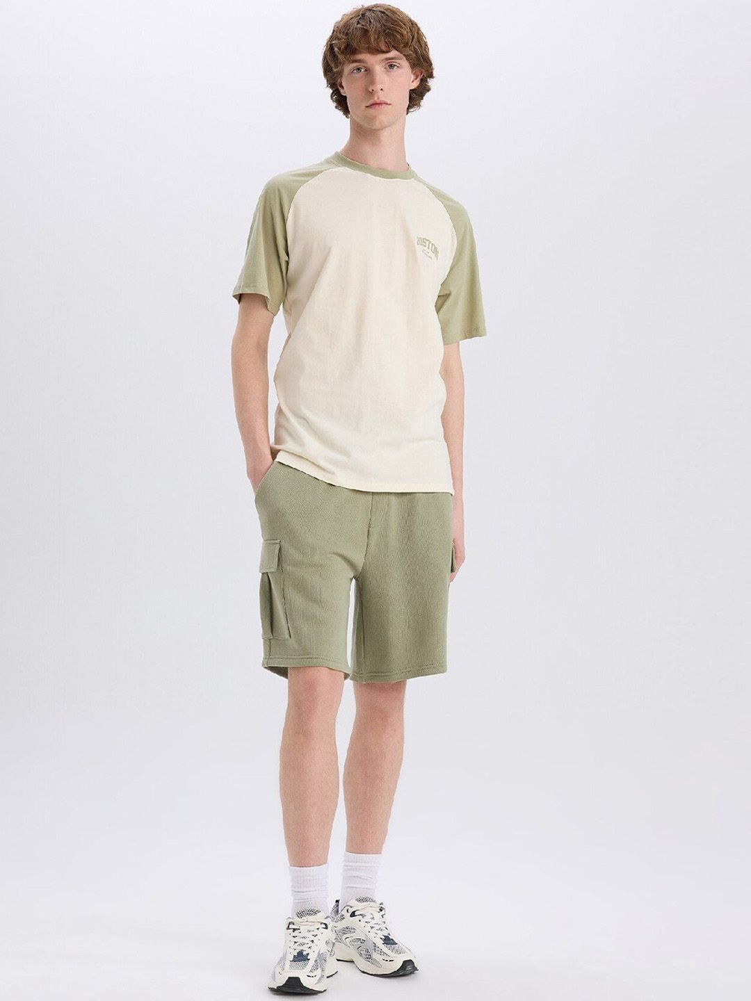 DeFacto Men Regular Fit Mid-Rise Shorts-picture-15
