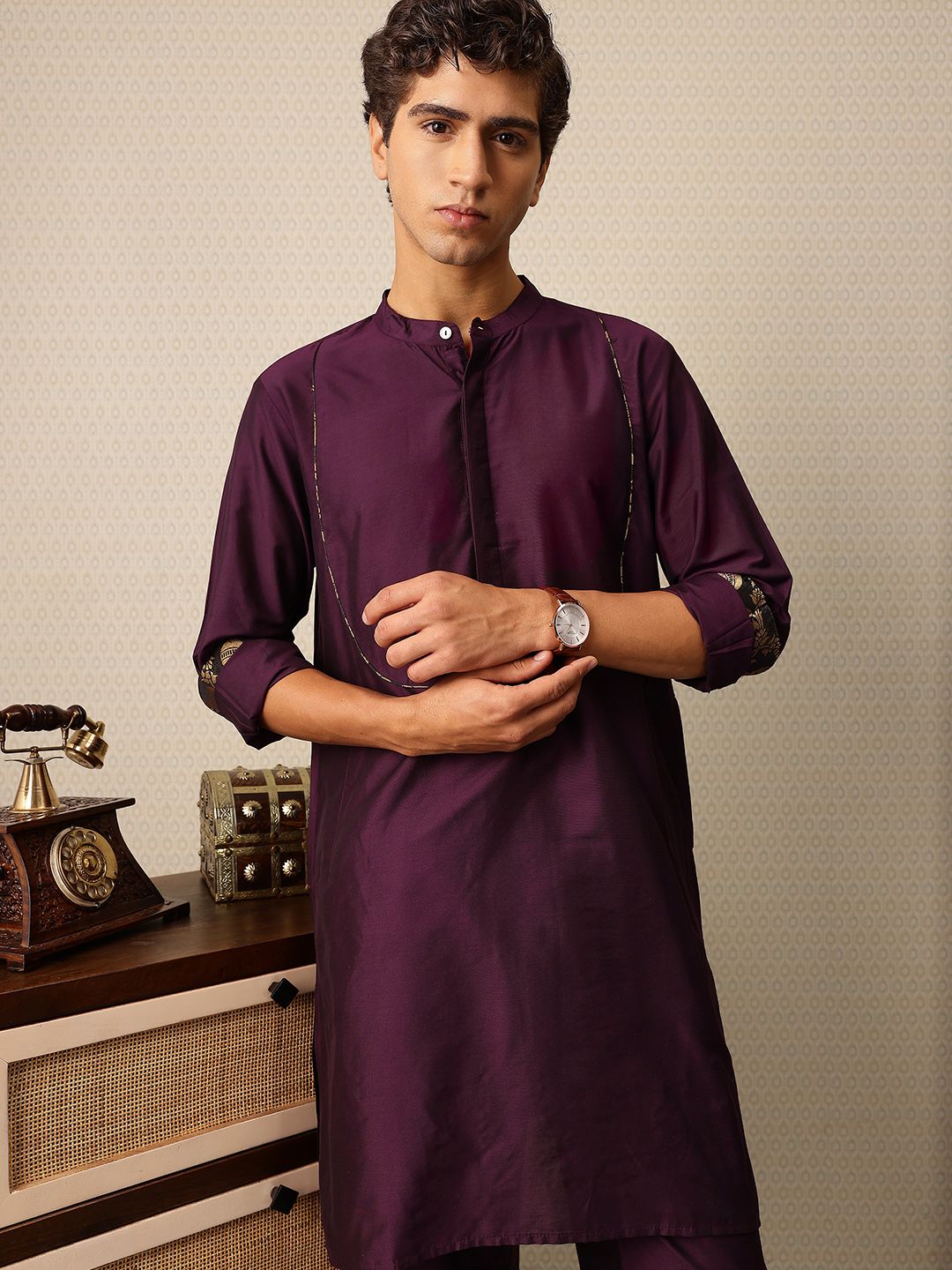 House of Pataudi Band Collar Jashn Kurta with Trousers-picture-10