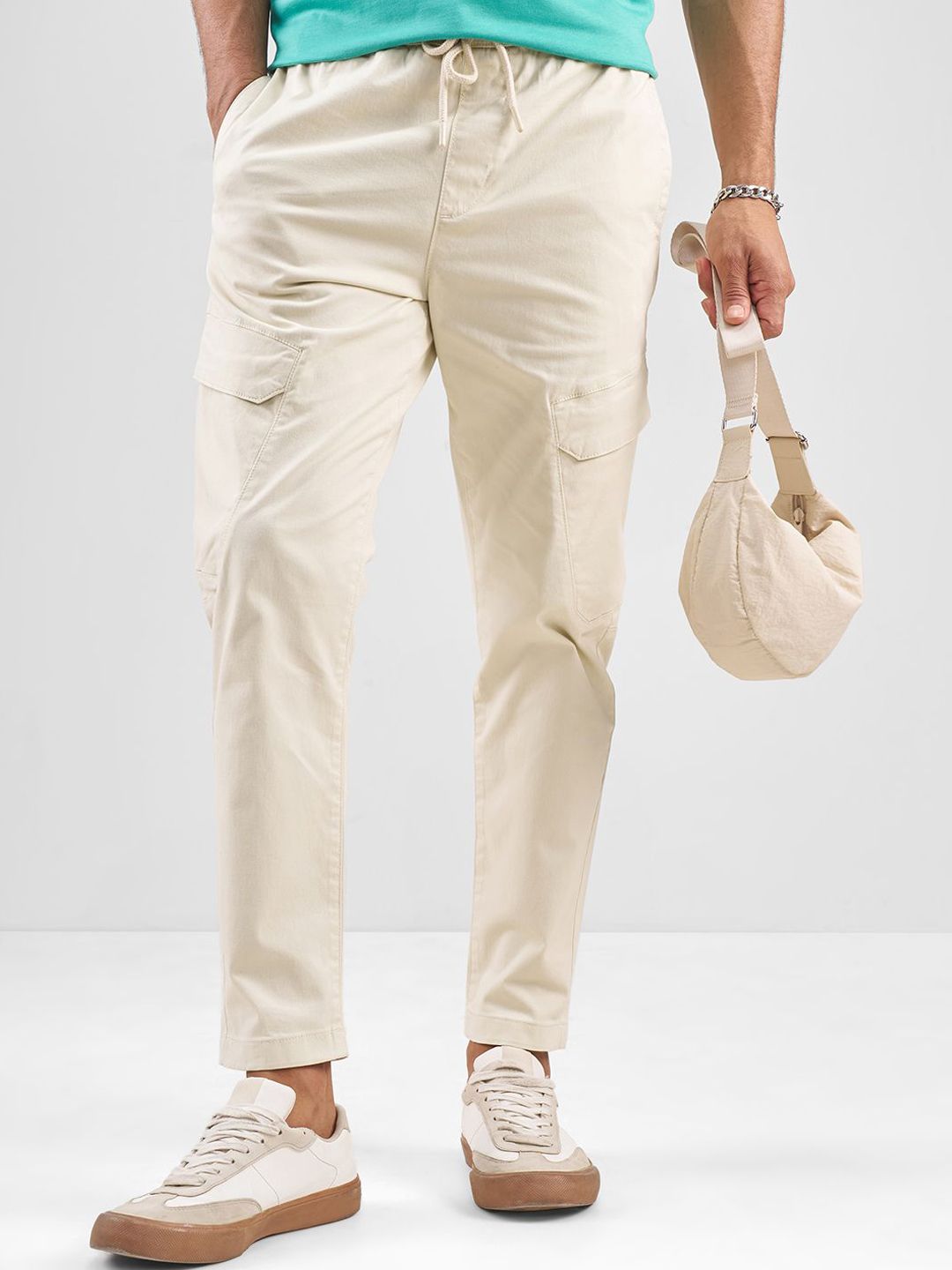 HIGHLANDER Men Slim Fit Mid-Rise Cargos Trousers-picture-11