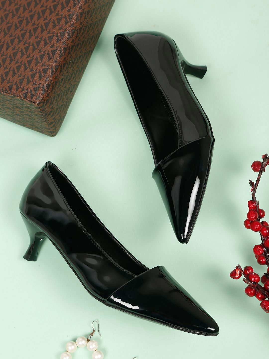 Flat n Heels Women Solid Pointed Toe Kitten Heel Pumps-picture-34