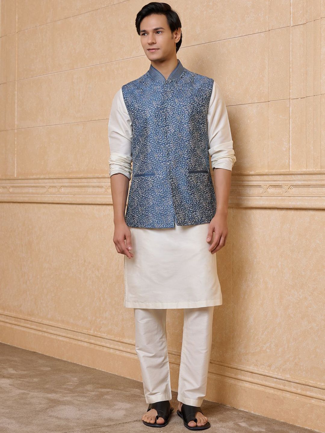 Tasva Men Embroidered Mandarin Collar Bundi Nehru Jacket-picture-32