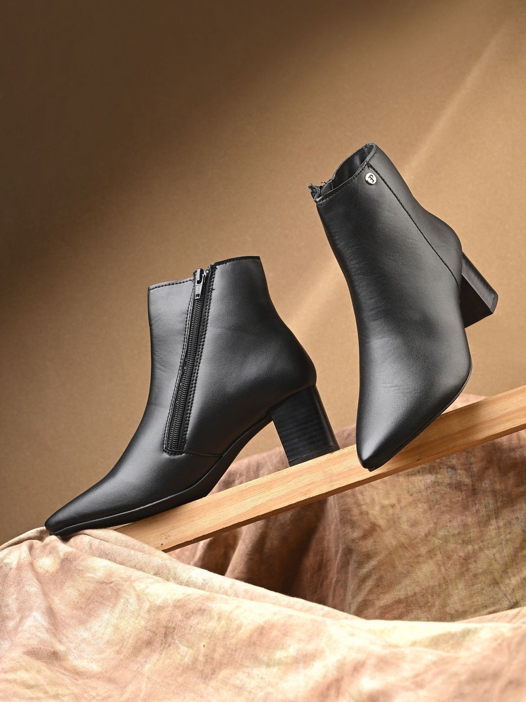 El Paso Women Pointed Toe Solid Chelsea Boots-picture-25