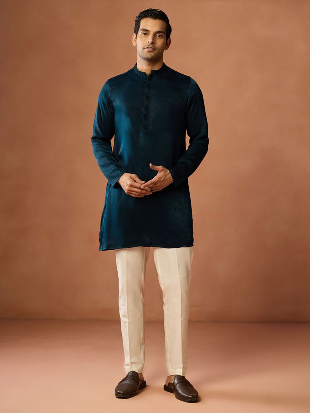 KISAH Men Mandarin Collar Velvet Straight Kurta-picture-28