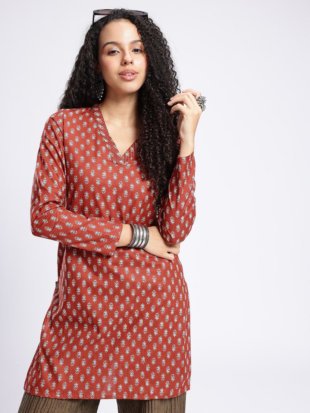 fusion by glitchez Floral Printed V-Neck Straight Kurti-image-45
