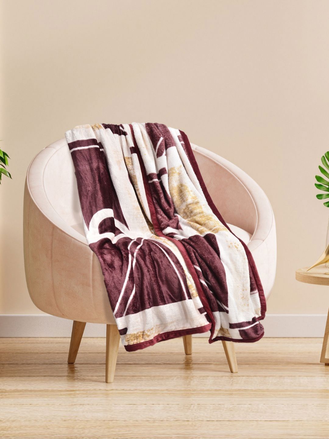 Arrabi White & Brown Geometric Mild Winter 354 GSM Blanket-picture-46