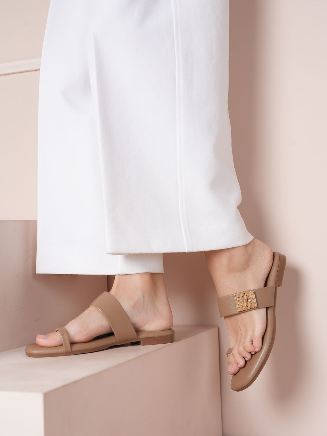 Luxyfeel Women Solid Open Toe One Toe Flats-picture-35