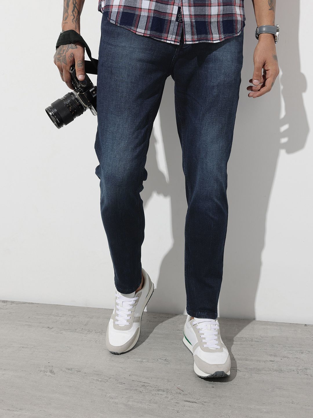 The Roadster Life Co. Men Tapered Fit Heavy Fade Stretchable Jeans-picture-25