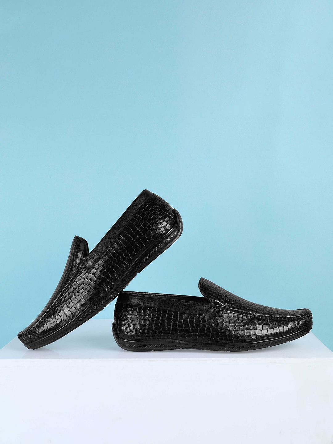 Mochi Men Textured Leather Loafers-picture-23