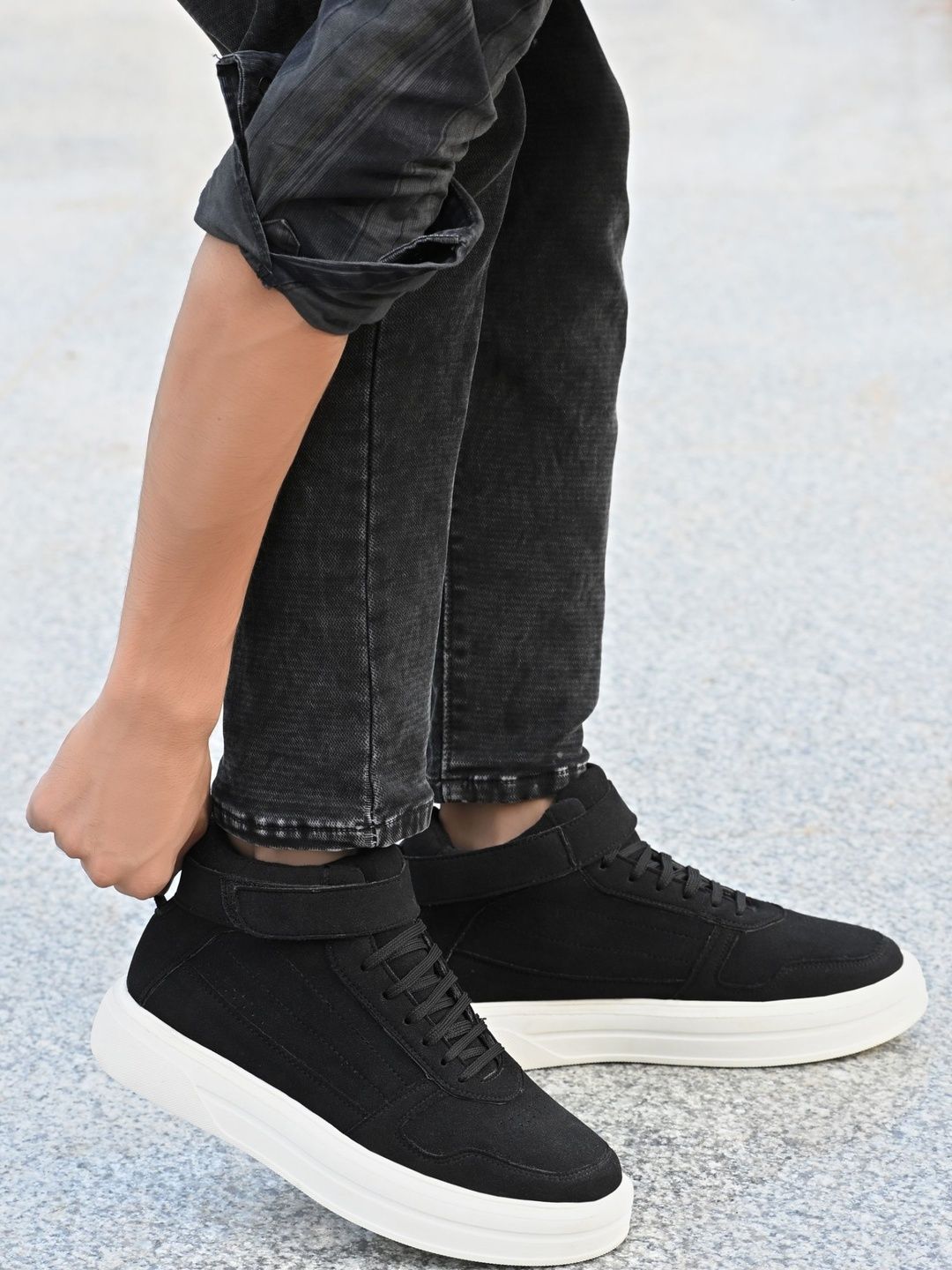 Roadster Men Black Synthetic Leather Sneakers-picture-44