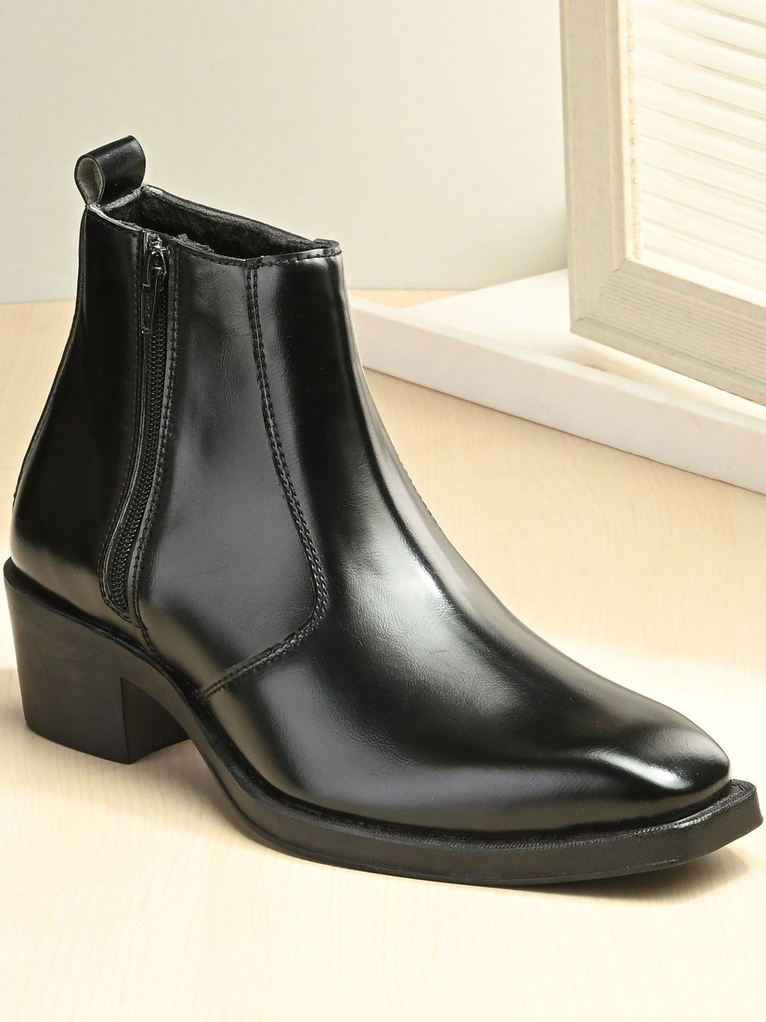 Roadster Men Black Chelsea Boots