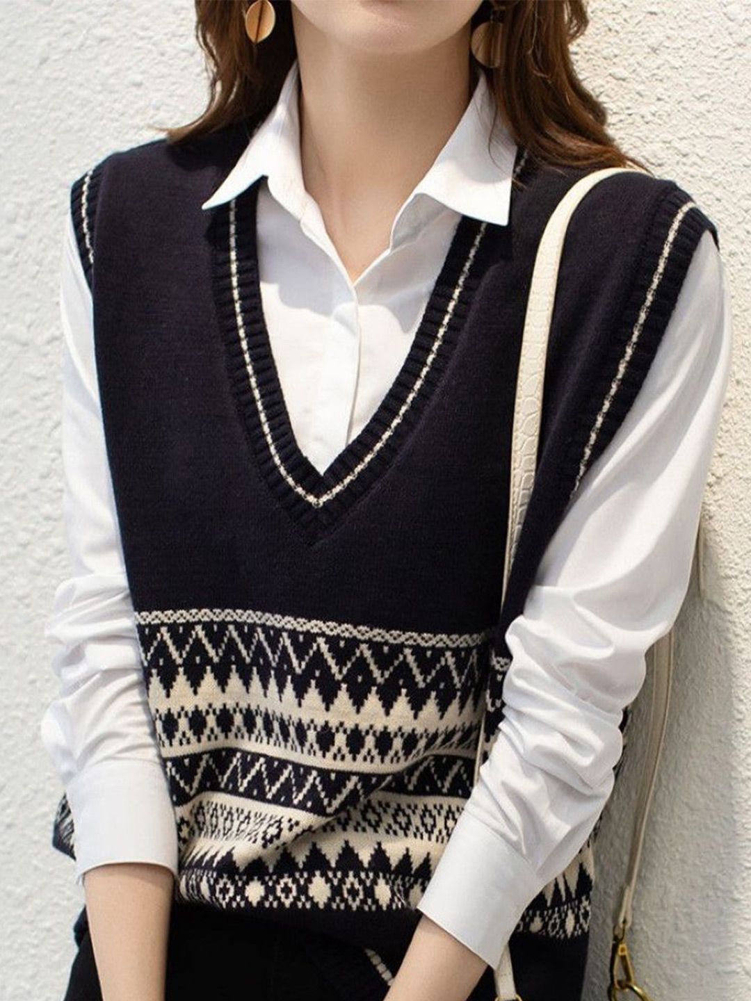 StyleCast Women Geometric Printed V- Neck Sleeveless Pullover Sweater-picture-38