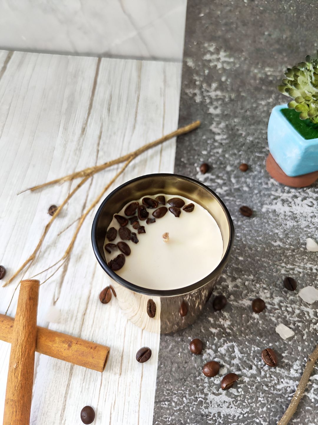 Candle Nest Gold-Toned & White Velvety Vanilla Scented Jar Candle-image-38