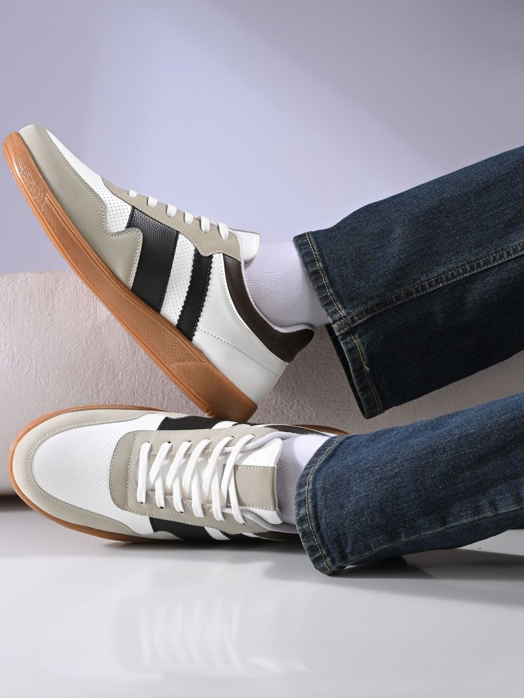 Roadster Men Colourblocked Lace Up Round Toe Sneakers-picture-37