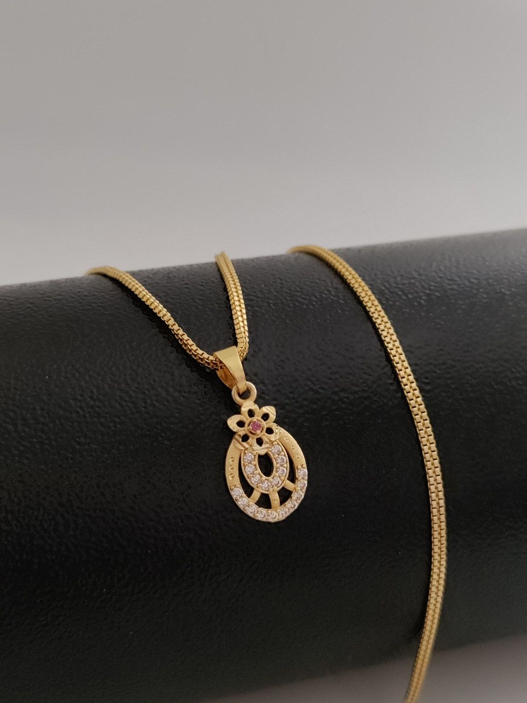 V.K.PAYAL.JEWELLERY Gold-Plated Artificial Stones Studded Floral Shaped Pendant with Chain-picture-31