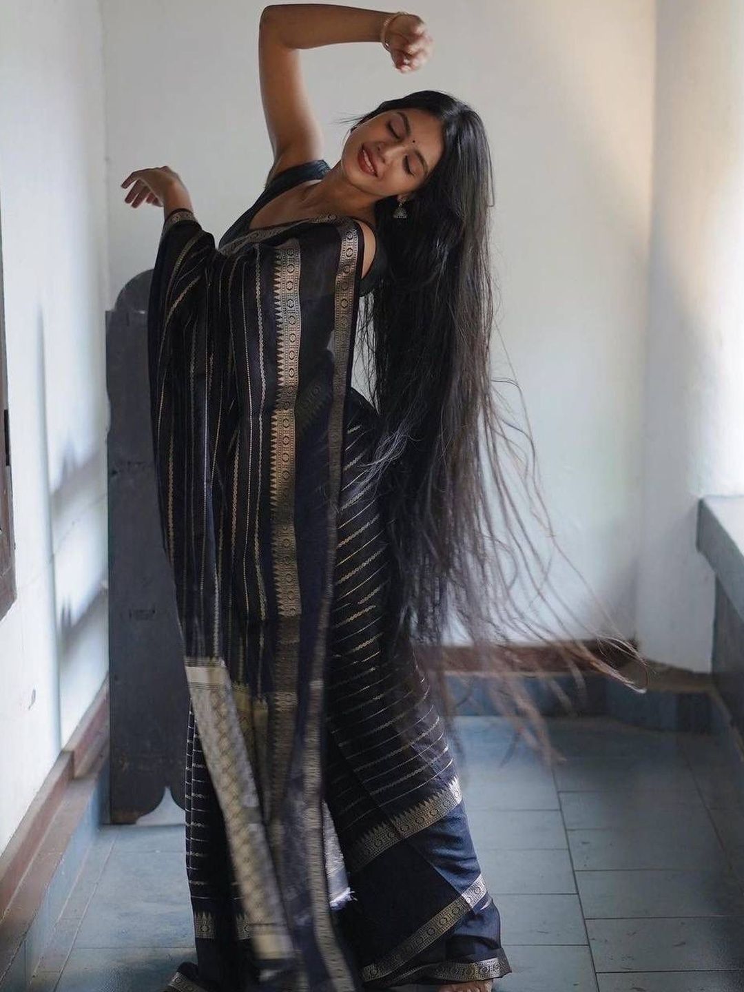 CANIZZARO Woven Design Zari Banarasi Saree-image-7